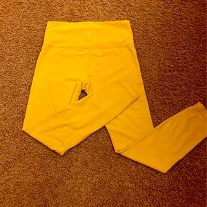 Athleta Elation 7/8 leggings in yellow- size s